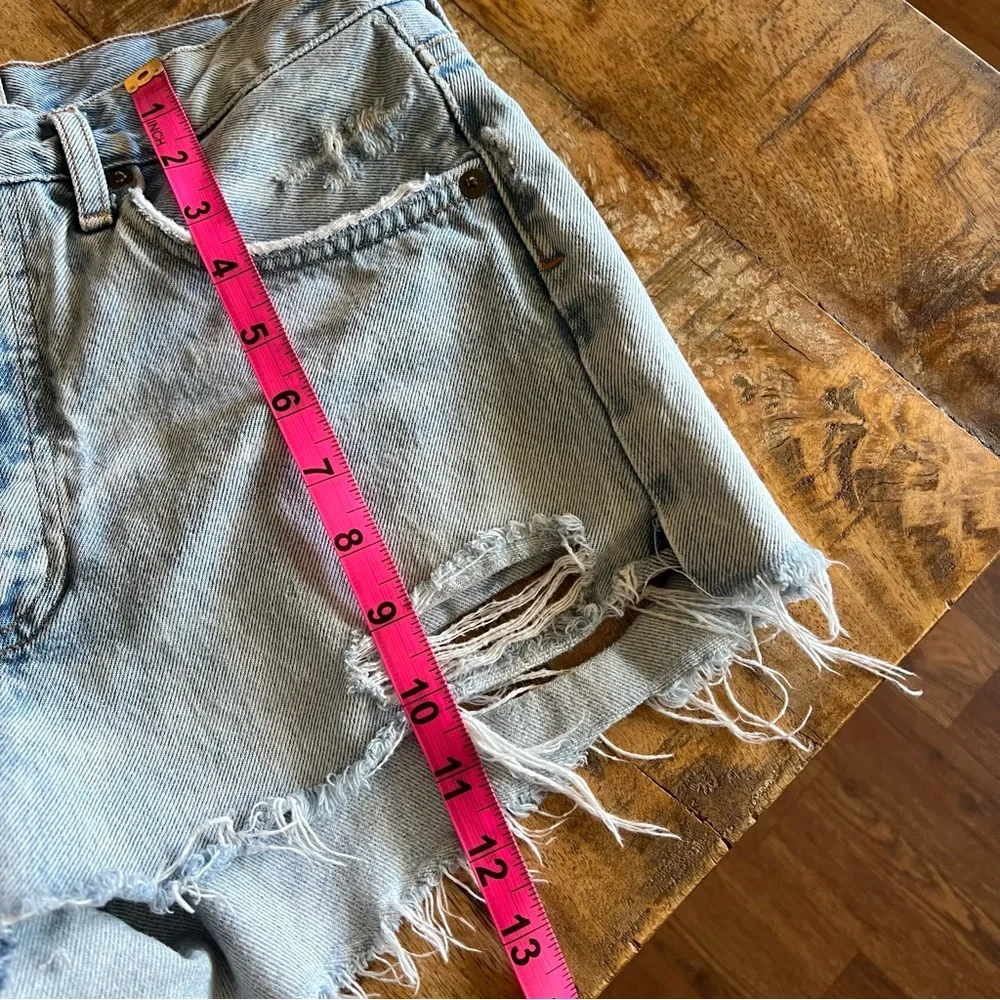 Agolde PARKER VINTAGE CUT OFF DISTRESSED SHORT IN ANIMATE SIZE 26